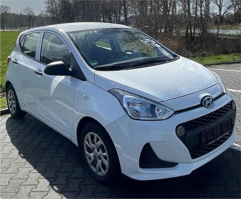 Gebraucht Hyundai i10 67 PS (49 kW) 2017 Weiß Kleinwagen
