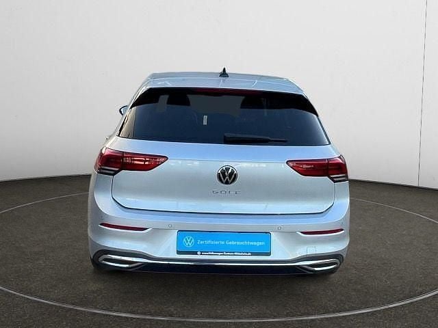 Gebraucht VW Golf VIII Active 131 PS (96 kW) 2022 Silber Limousine