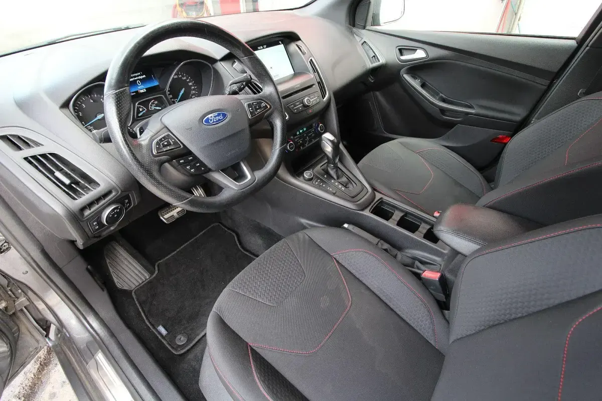Gebraucht Ford Focus ST-Line 182 PS (133 kW) 2018 Grau Kombi