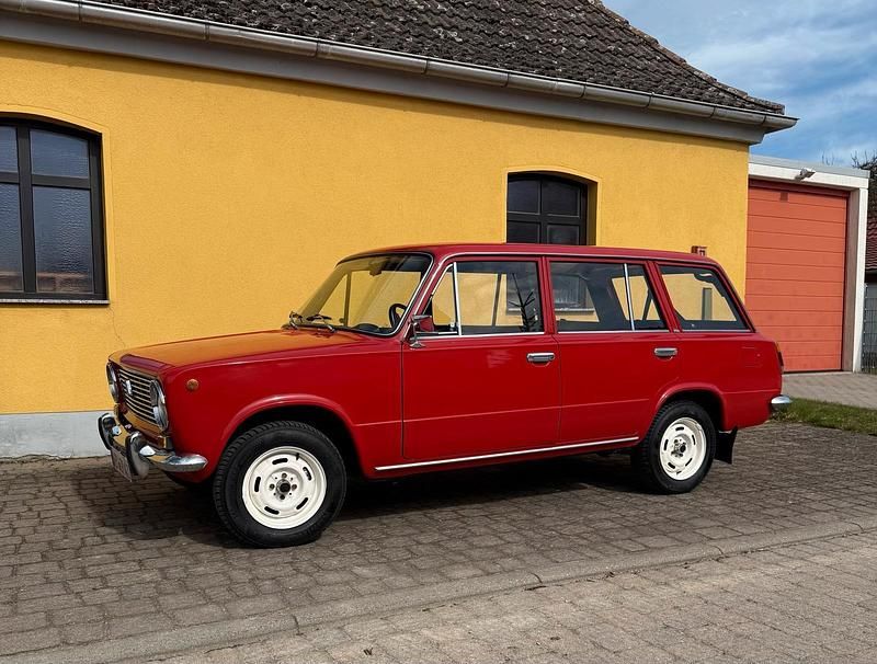 Gebraucht Lada 2102 60 PS (44 kW) 1984 Rot Kombi