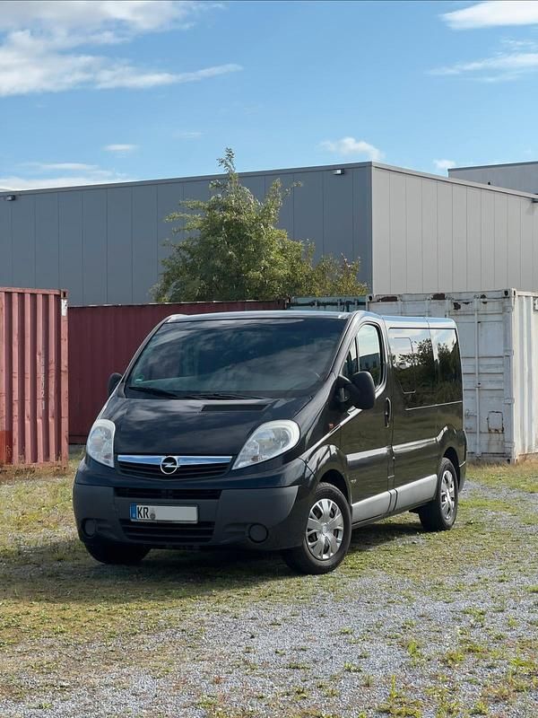Schwarz Gebraucht 2011 Opel Vivaro Van | 10.999 € - Bild 1/4