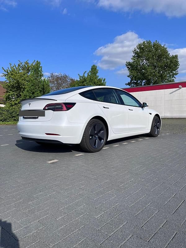 Gebraucht Tesla Model 3 Standard Range Plus 208 kW (283 PS) 2022 Weiß Limousine