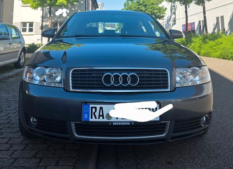 Grau Gebraucht 2000 Audi A4 Limousine | 1.500 € (Guter Preis) - Bild 1/4
