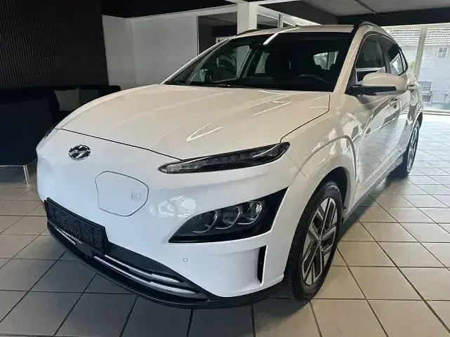 Gebraucht Hyundai Kona Trend 100 kW (136 PS) 2023 Weiß SUV