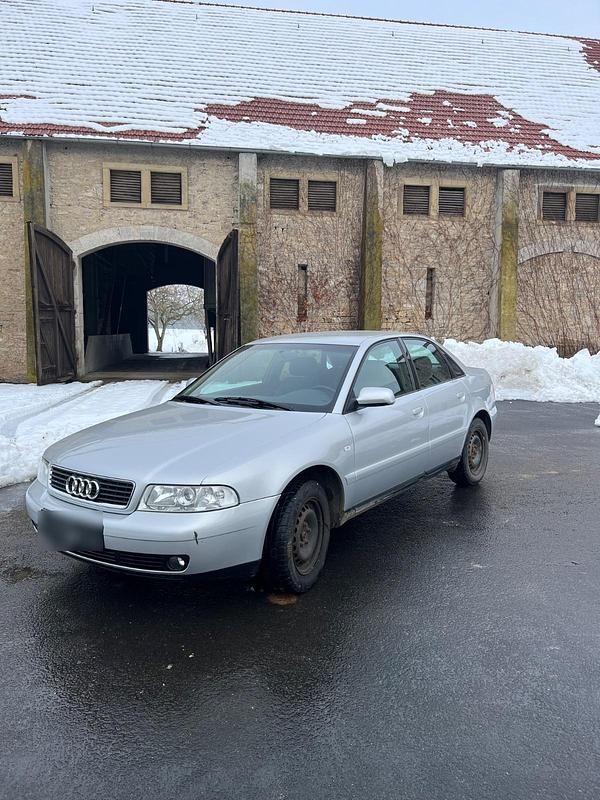 Usado Audi A4 100 CV (73 kW) 2000 Plateado Berlina