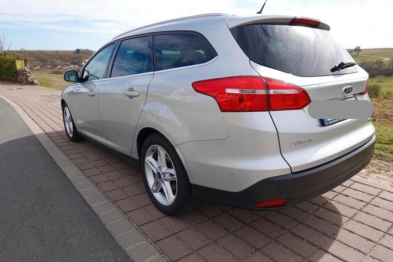 Gebraucht Ford Focus Titanium 92 PS (67 kW) 2018 Silber Kombi