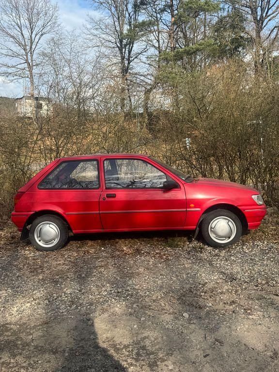 Gebraucht Ford Fiesta 60 PS (44 kW) 1994 Rot Kleinwagen