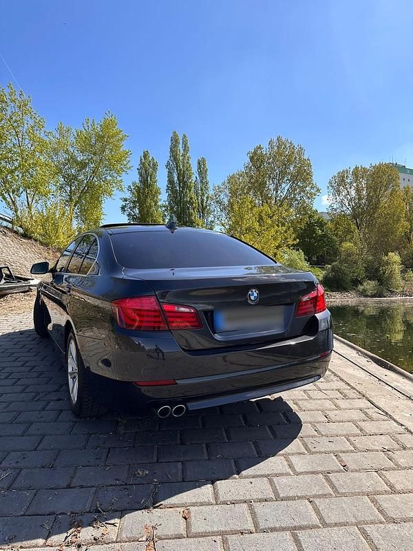Second-hand BMW 525 218 CP (160 kW) 2013 Gri Berlinǎ