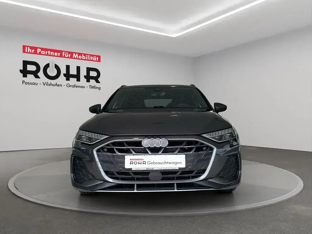 Gebraucht Audi A3 Ambiente 116 PS (85 kW) 2025 Daytonagrau perleffekt Limousine
