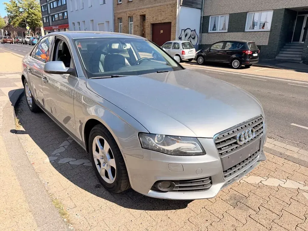 Gebraucht Audi A4 Attraction 143 PS (105 kW) 2010 Grau Limousine