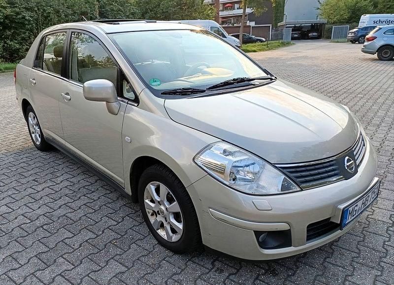 Gold Gebraucht 2008 Nissan Tiida Tekna Limousine | 4.490 € (Fairer Preis) - Bild 1/4
