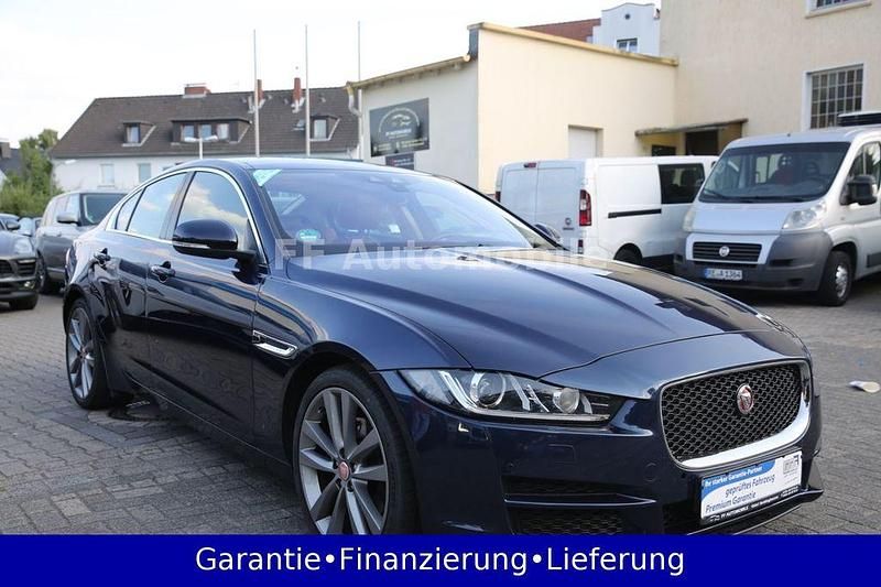 Gebraucht Jaguar XE Portfolio 179 PS (131 kW) 2015 Blau Limousine