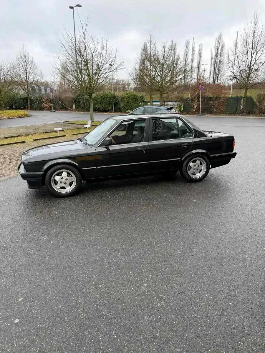 Gebraucht BMW 316 99 PS (72 kW) 1989 Schwarz Limousine