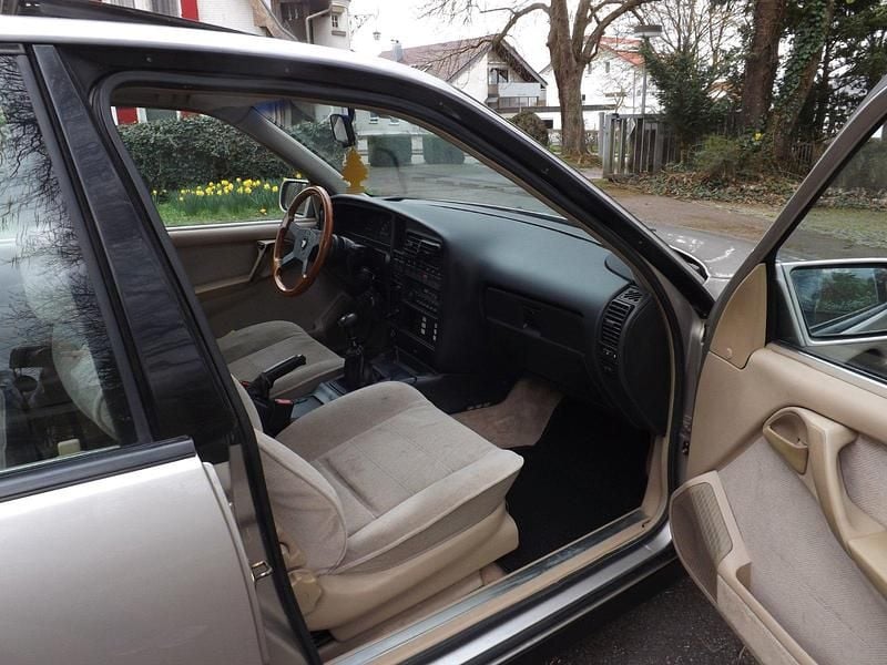 Second-hand Opel Omega 150 CP (110 kW) 1992 Auriu Break