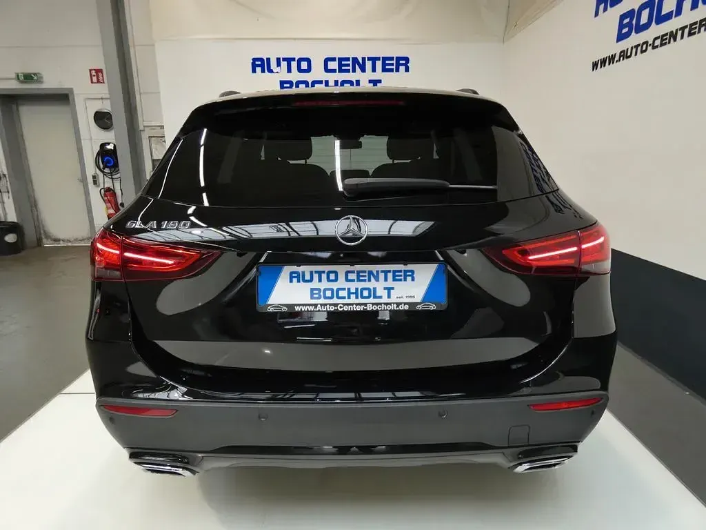 Gebraucht Mercedes GLA180 Progressive 136 PS (100 kW) 2022 Schwarz SUV