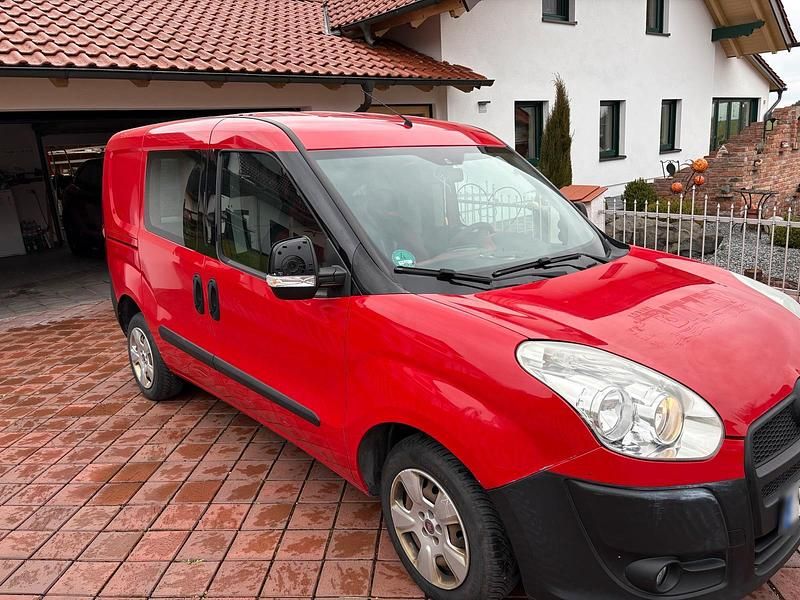 Gebraucht Fiat Doblò 90 PS (66 kW) 2014 Rot Van / Kleinbus
