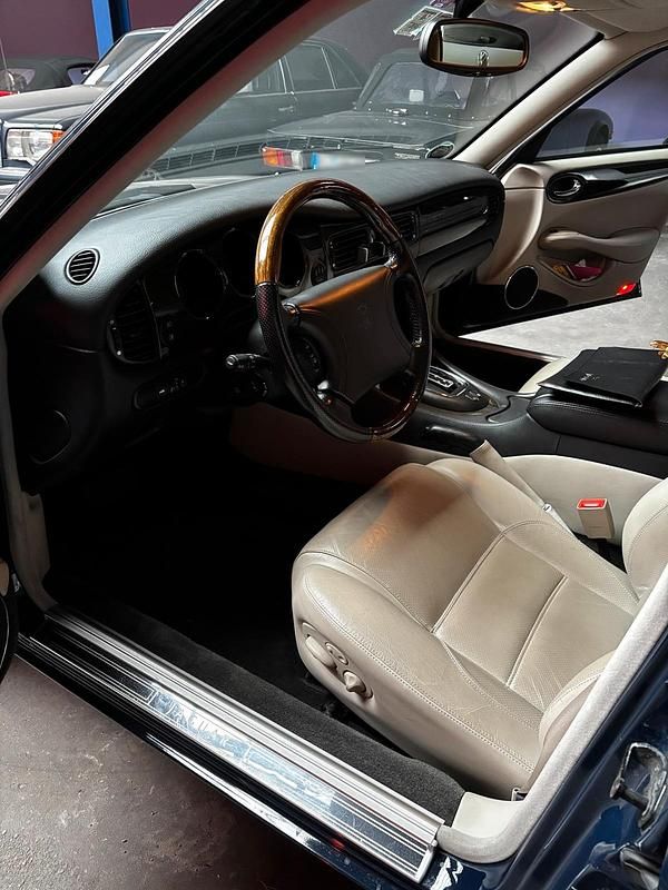 Gebraucht Jaguar XJ8 237 PS (174 kW) 1998 Blau Limousine