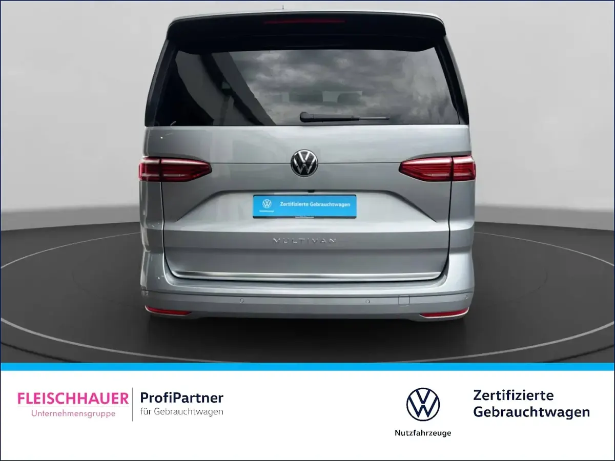 Gebraucht VW Multivan Style 150 PS (110 kW) 2025 Silber Van / Kleinbus