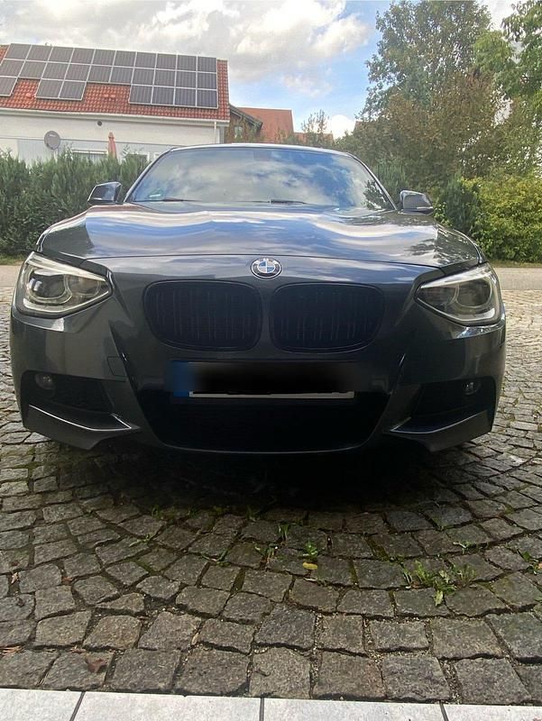 Grau Gebraucht 2013 BMW 118 Comfort Edition Kleinwagen | 12.300 € (Teuer) - Bild 1/4