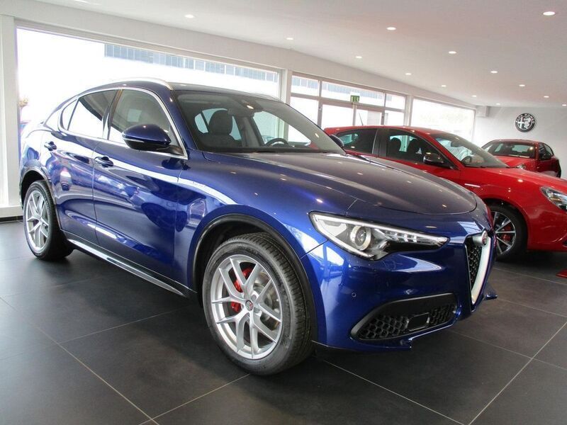 Blau metallic Gebraucht 2021 Alfa Romeo Stelvio Lusso SUV | 34.950 € (Teuer) - Bild 1/4
