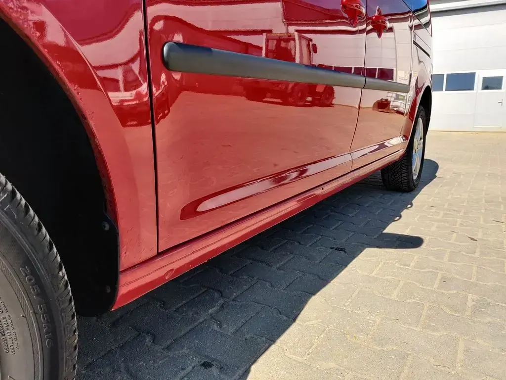 Second-hand VW Caddy 102 CP (75 kW) 2013 Roșu Monovolum