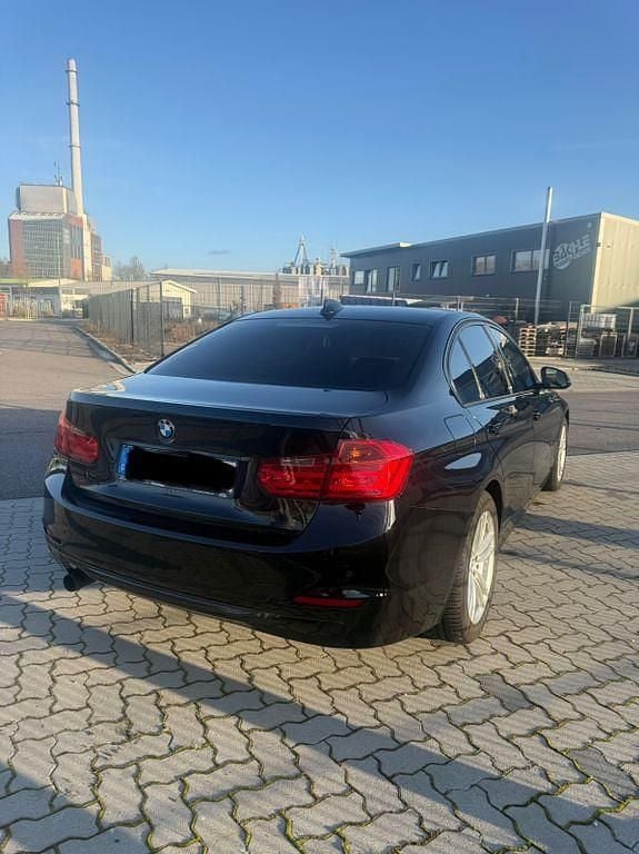 Gebraucht BMW 316 Sport Line 136 PS (100 kW) 2013 Schwarz Limousine