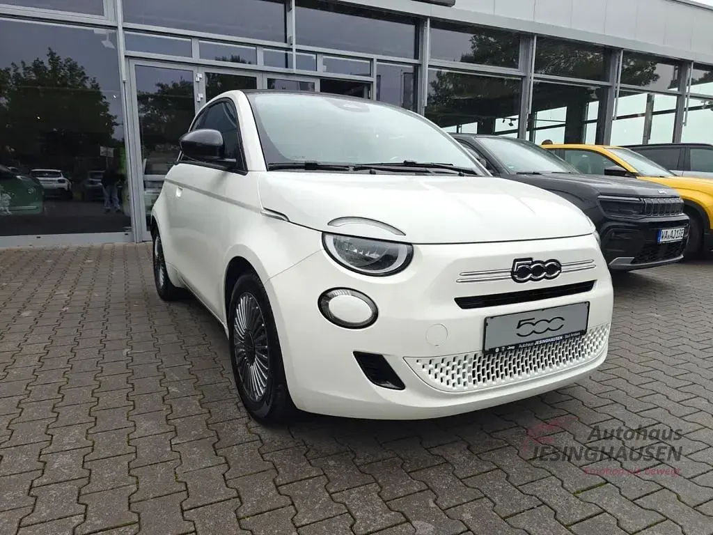 Neu Fiat 500C Icon 65 PS (47 kW) 2026 Gelato weiß Cabrio