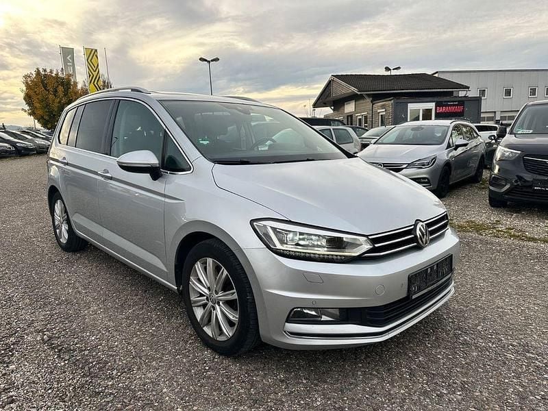 Silber Gebraucht 2016 VW Touran Highline Van / Kleinbus | 8.990 € - Bild 1/4