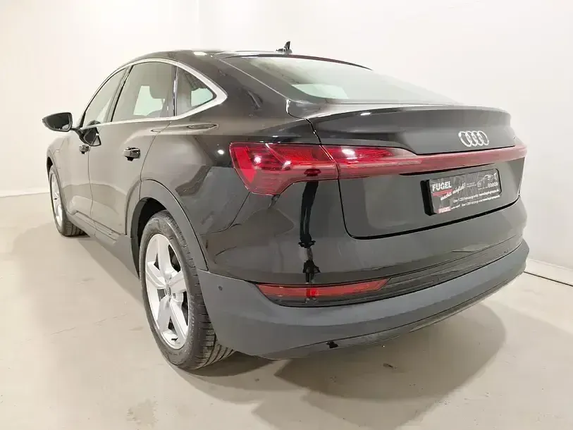 Gebraucht Audi e-tron Sportback Ambiente 230 kW (313 PS) 2022 Brillantschwarz SUV