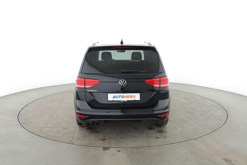 Gebraucht VW Touran Active 150 PS (110 kW) 2021 Schwarz Van / Kleinbus