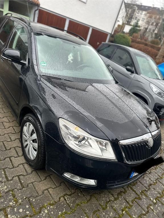 Gebraucht Skoda Octavia Elegance 122 PS (89 kW) 2010 Schwarz Kombi