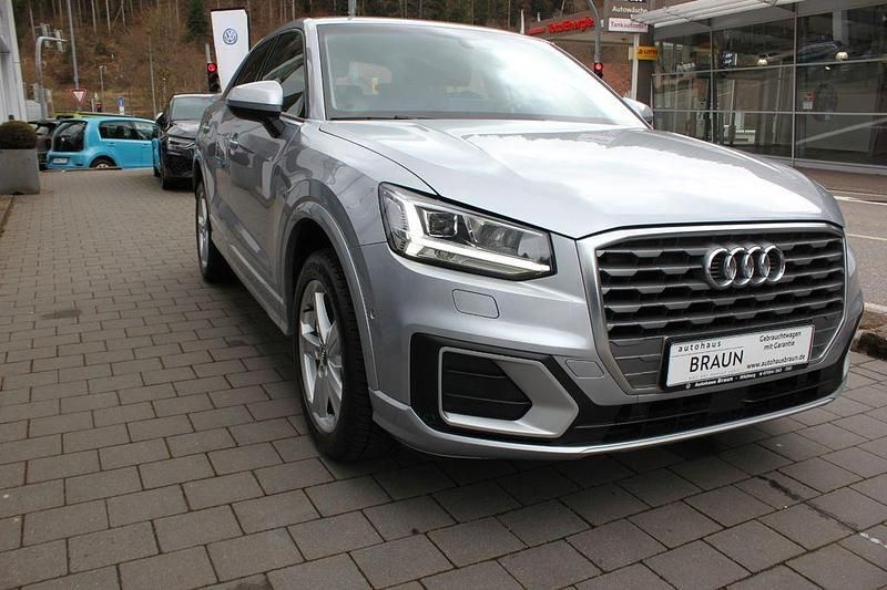 Używany Audi Q2 Advanced Plus 116 KM (85 kW) 2019 Srebrny SUV