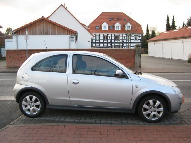 Silber metallic Gebraucht 2005 Opel Corsa Kleinwagen | 2.850 € (Teuer) - Bild 1/4