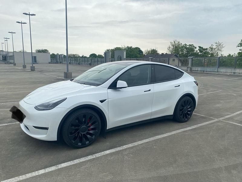 Weiß Gebraucht 2023 Tesla Model Y Performance SUV | 41.500 € (Fairer Preis) - Bild 1/4