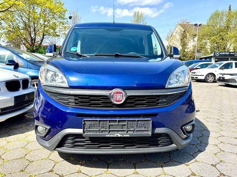 Gebraucht Fiat Doblò 105 PS (77 kW) 2017 Blau Van / Kleinbus