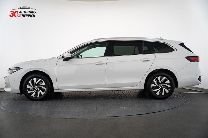 Neu VW Passat IQ Drive 150 PS (110 kW) 2025 Weiß Limousine