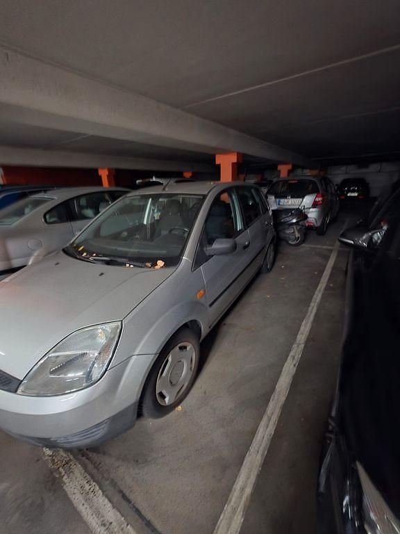 Grau Gebraucht 2004 Ford Fiesta Limousine | 700 € (Superpreis) - Bild 1/4