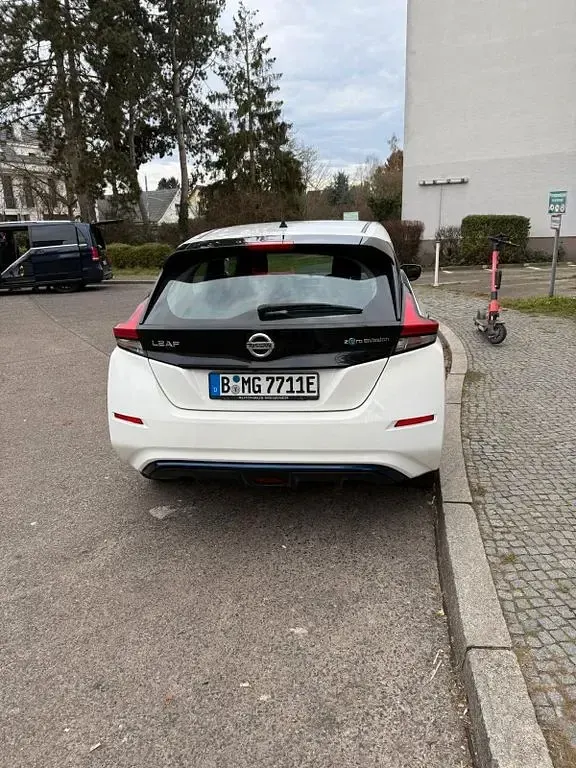 Gebraucht Nissan Leaf Acenta 110 kW (150 PS) 2019 Weiß Kleinwagen