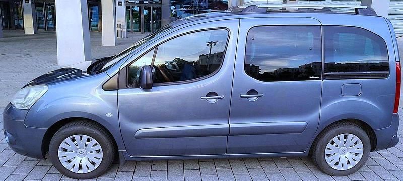 Grau Gebraucht 2010 Citroën Berlingo Van / Kleinbus | 4.500 € (Etwas zu teuer) - Bild 1/4