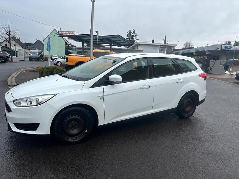 Gebraucht Ford Focus 95 PS (69 kW) 2014 Weiß Kombi