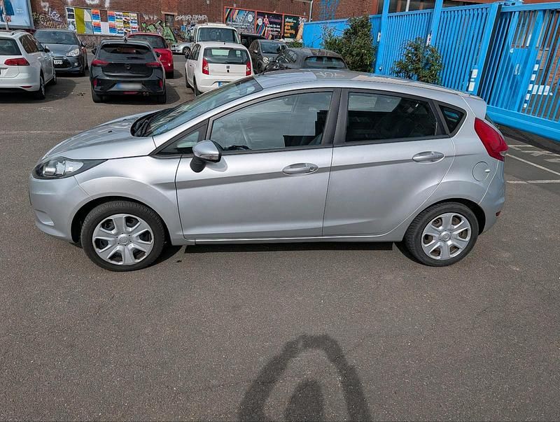 Gebraucht Ford Fiesta 60 PS (44 kW) 2009 Silber Kleinwagen
