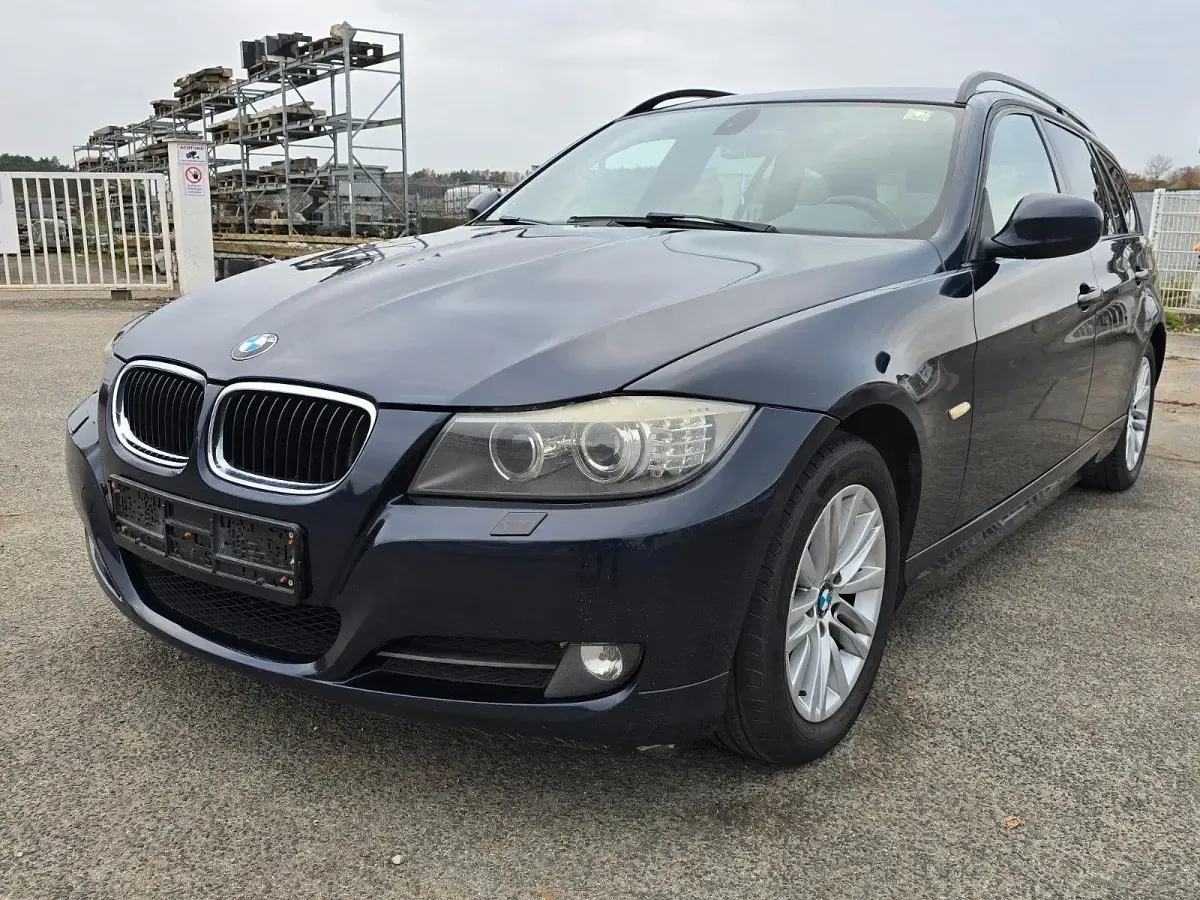 Gebraucht BMW 318 Lifestyle 143 PS (105 kW) 2010 Blau Kombi