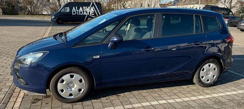 Blau Gebraucht 2016 Opel Zafira Tourer Business Edition Van / Kleinbus | 5.950 € (Guter Preis) - Bild 1/4