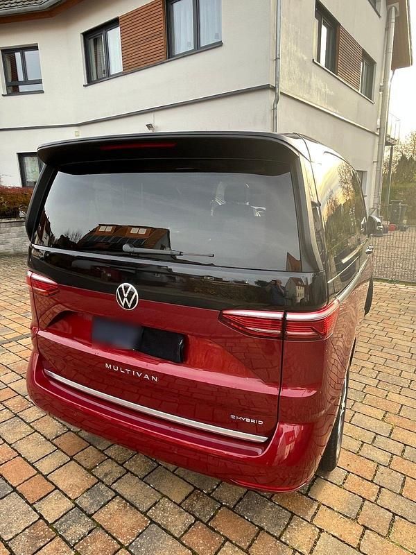 Gebraucht VW Multivan Edition 150 PS (110 kW) 2023 Rot Van