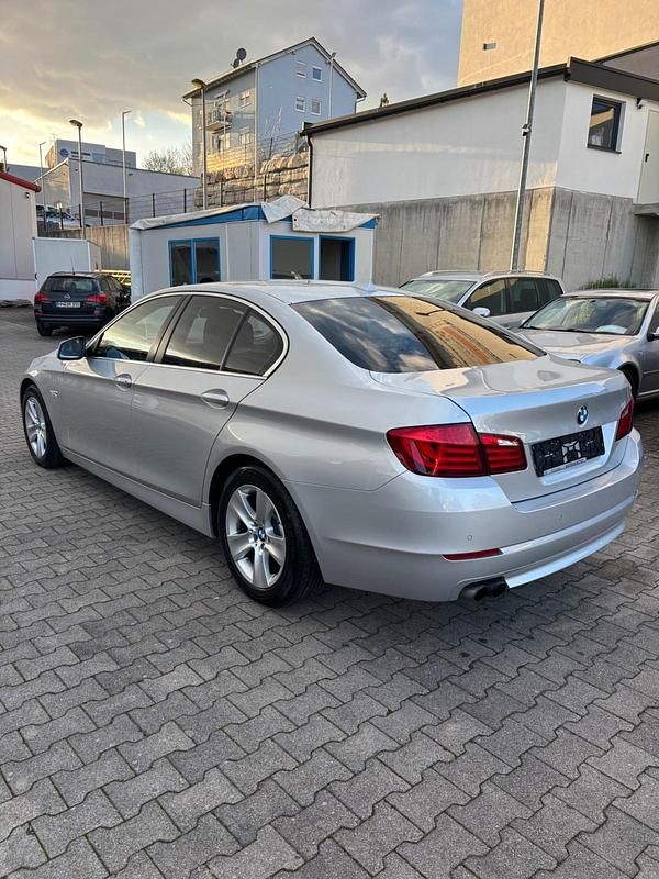 Gebraucht BMW 523 204 PS (150 kW) 2010 Silber Limousine