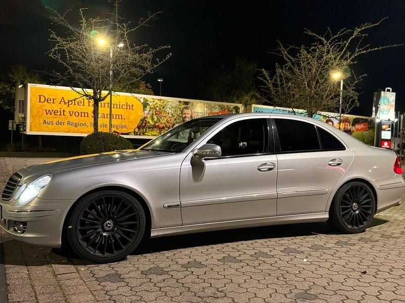 Silber Gebraucht 2006 Mercedes E500 Avantgarde Limousine | 7.500 € (Superpreis) - Bild 1/4