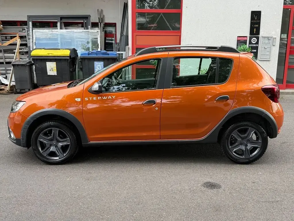 Gebraucht Dacia Sandero Stepway 90 PS (66 kW) 2018 Grün Limousine
