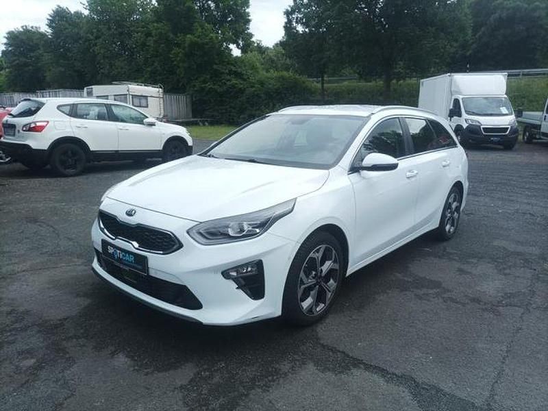 Cararraweiss Gebraucht 2021 Kia Ceed Spirit Kleinwagen | 20.890 € (Teuer) - Bild 1/4