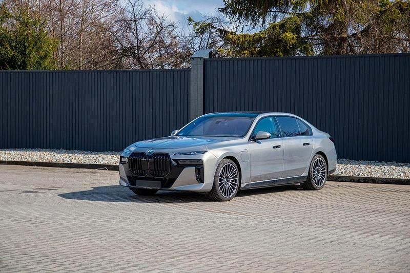 Gebraucht BMW 750e M Sport 313 PS (230 kW) 2025 Grau Limousine