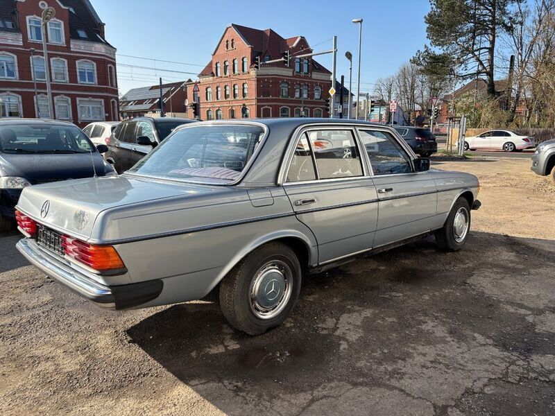 Gebraucht Mercedes 200 109 PS (80 kW) 1981 Blau Limousine